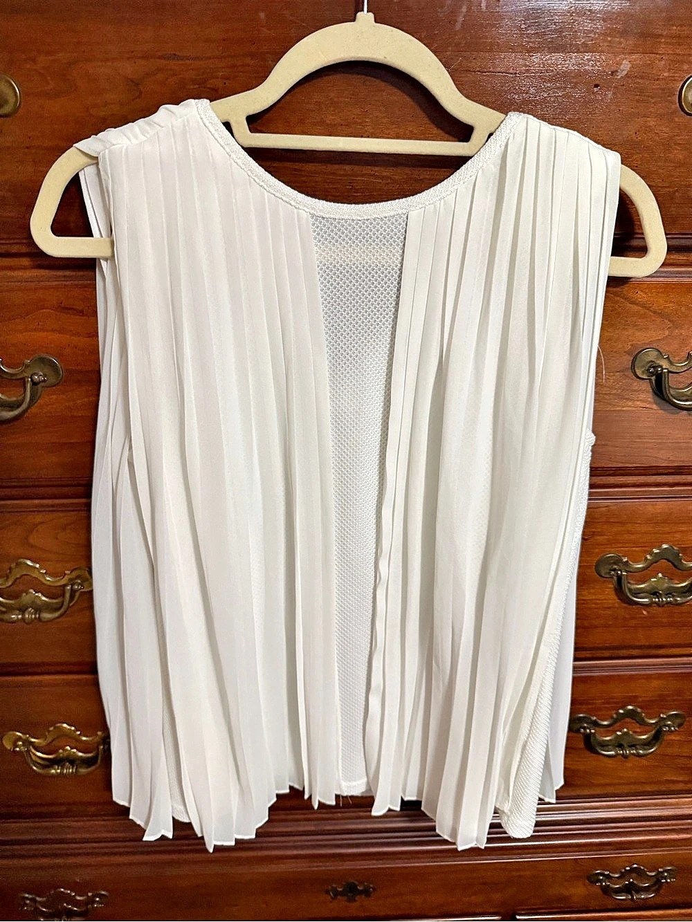 BCBGMAXAZRIA White Pleated Sleeveless Top